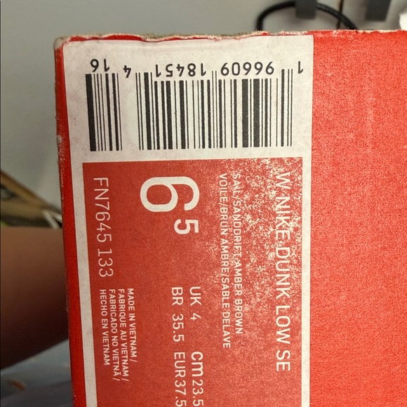 Women’s Nike Dunk Low SE size 6.5 - Picture 4 of 4